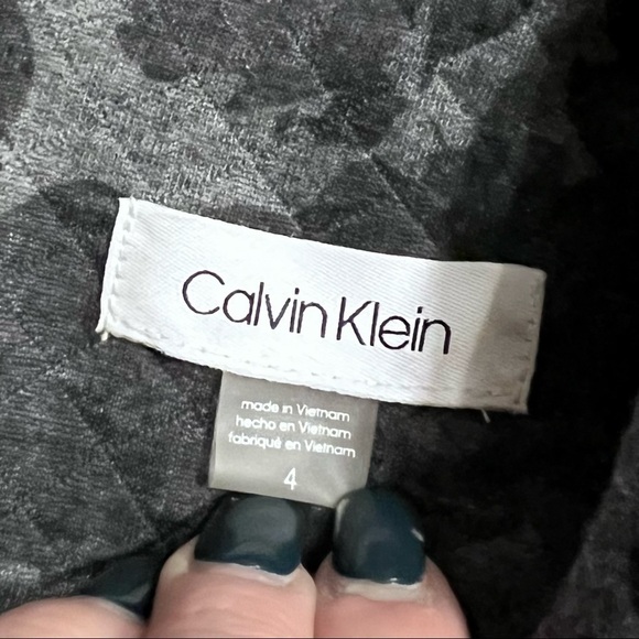 Calvin Klein Quilted Black & Gray Floral Dress with Flared Sleeves Size 4 - Picture 6 of 8